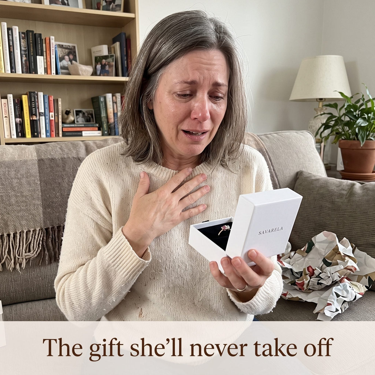 A woman opening her Savarela gift box